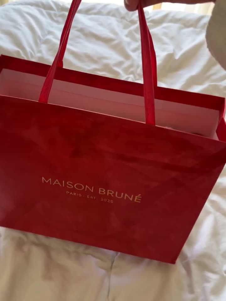 The bag, Luxury retail
